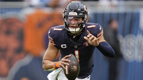 Justin Fields leads Bears to 28-13 win over NFC North-leading Lions